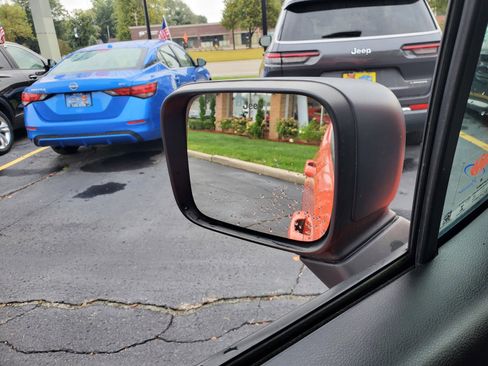 Used 2016 Jeep Renegade Trailhawk w/ Premium Trailhawk Package image 12