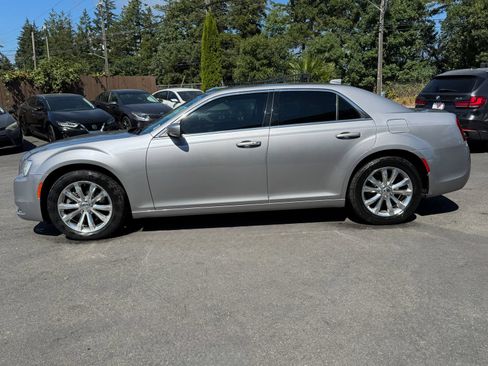 Used 2017 Chrysler 300 Limited AWD/4WD image 4