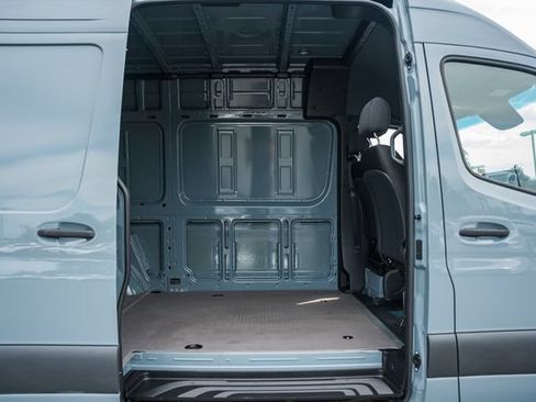 Used 2024 Mercedes-Benz Sprinter 2500 image 10