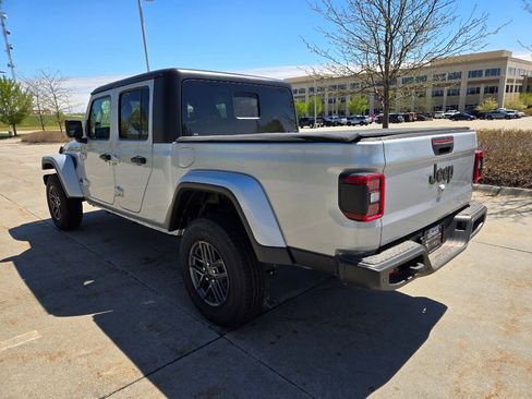 Used 2024 Jeep Gladiator Sport image 6