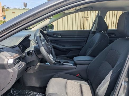 Used 2025 Nissan Altima 2.5 SV FWD image 14