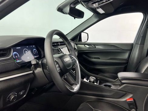 Used 2023 Jeep Grand Cherokee Altitude image 29