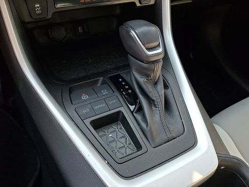 Used 2022 Toyota RAV4 XLE Premium FWD image 12