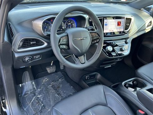 Certified 2026 Chrysler Pacifica Select w/ S Appearance Package image 20