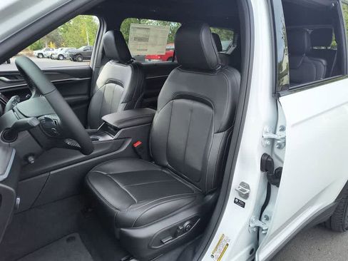 New 2025 Jeep Grand Cherokee L Limited w/ Luxury Tech Group II image 11