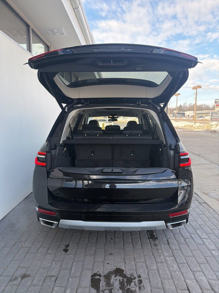 New 2026 BMW X7 xDrive40i w/ Premium Package AWD/4WD image 8