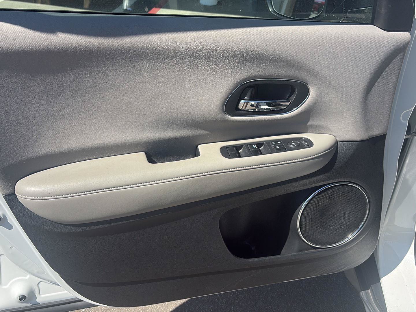 Used 2016 Honda HR-V EX image 3