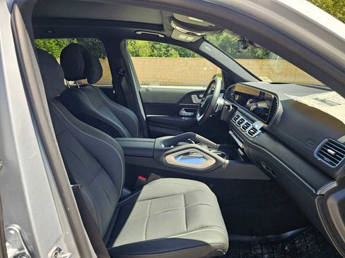 New 2026 Mercedes-Benz GLS 580 4MATIC image 10