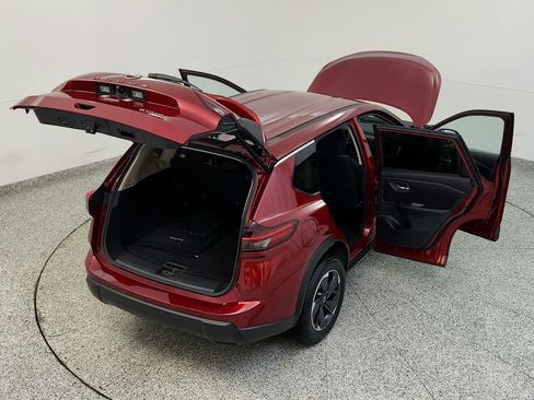 Used 2024 Nissan Rogue SV AWD/4WD image 18