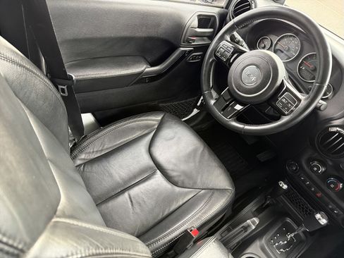 Used 2014 Jeep Wrangler Unlimited Sahara w/ Dual Top Group image 9