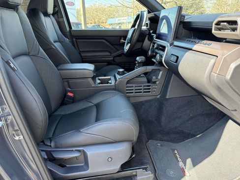 Used 2025 Toyota Tacoma TRD Off-Road image 14