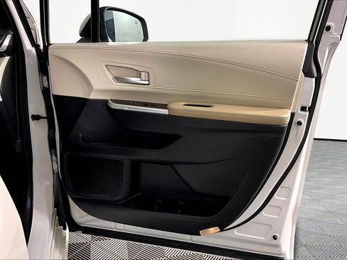 Used 2021 Toyota Sienna XLE image 30