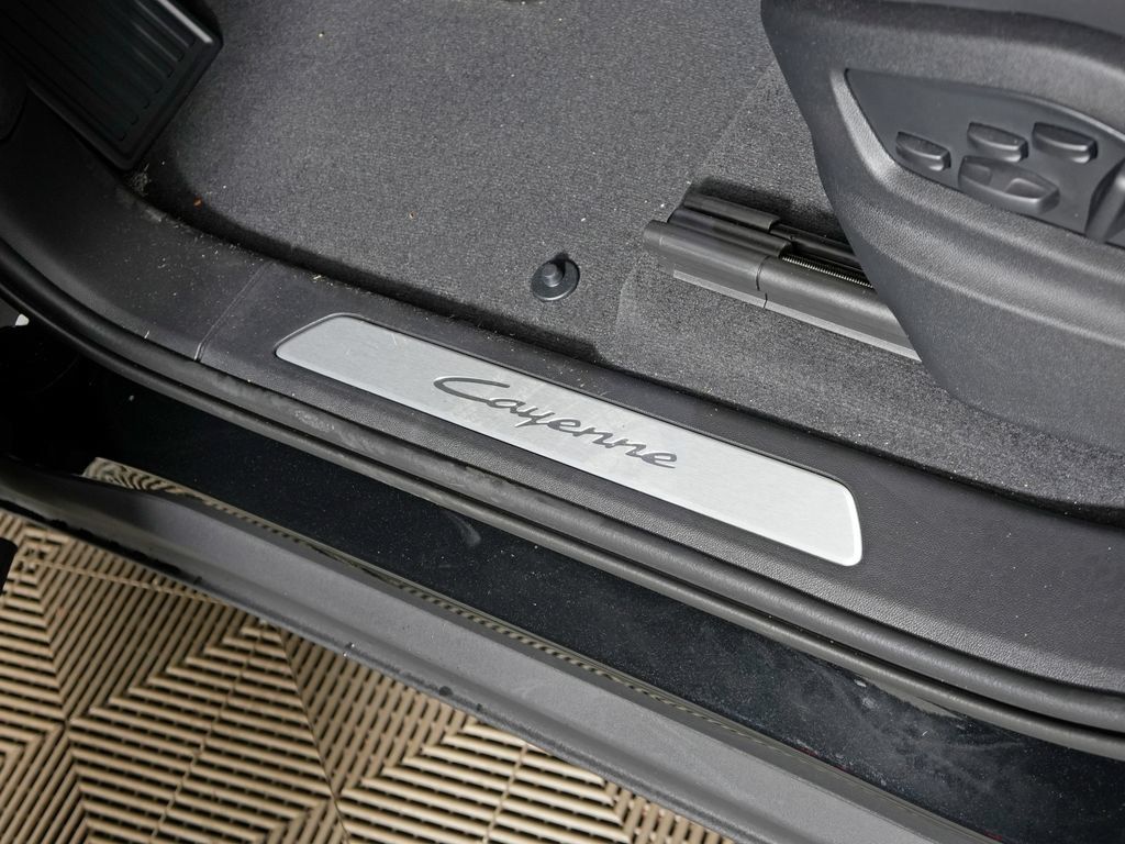 Certified 2026 Porsche Cayenne Coupe AWD/4WD image 17