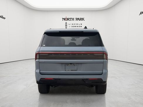 New 2026 Lincoln Navigator L Reserve AWD/4WD image 4