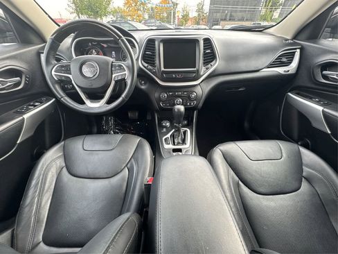 Used 2018 Jeep Cherokee Overland image 30