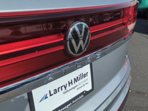 Certified 2024 Volkswagen Atlas Cross Sport SE image 23