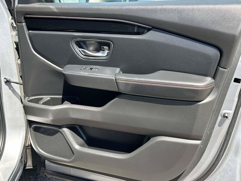 Certified 2025 Honda Pilot TrailSport image 9