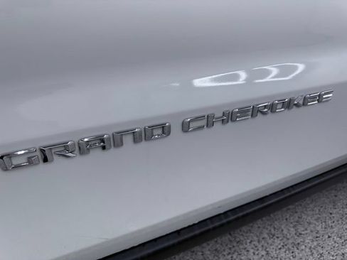 Used 2016 Jeep Grand Cherokee Laredo RWD image 9