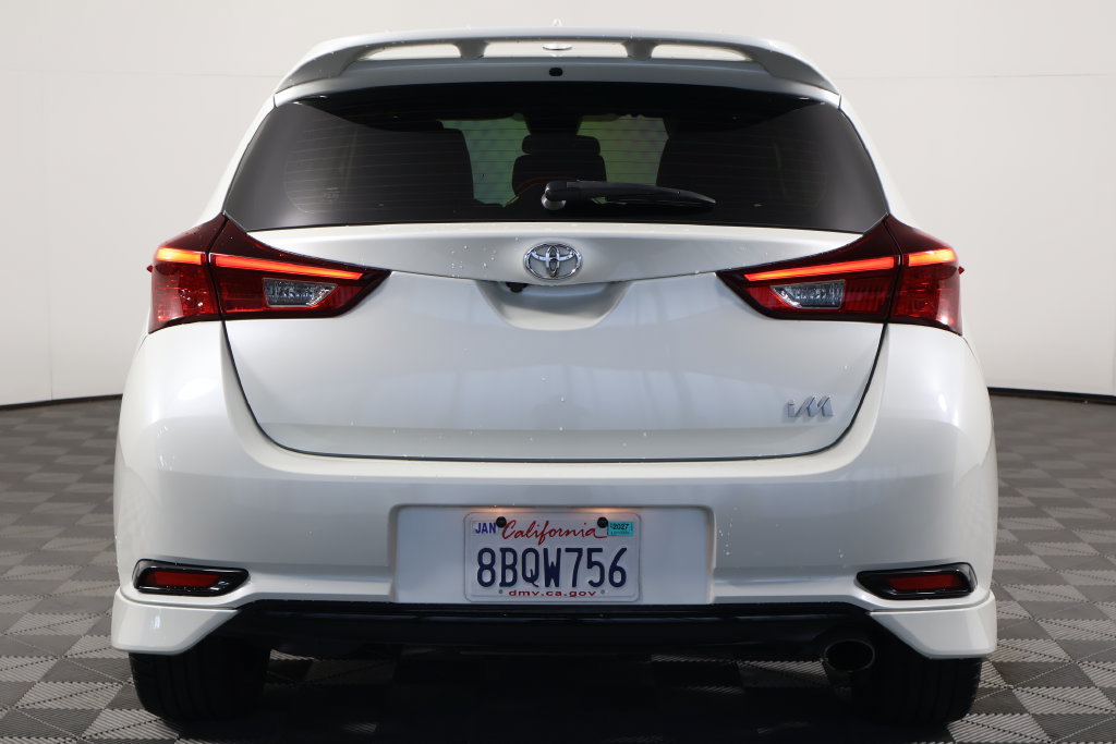 Used 2018 Toyota Corolla iM w/ All-Weather Mat Package FWD image 5