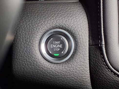 Used 2024 GMC Yukon Denali image 9