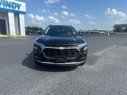 Used 2025 Chevrolet Trax LT FWD image 9