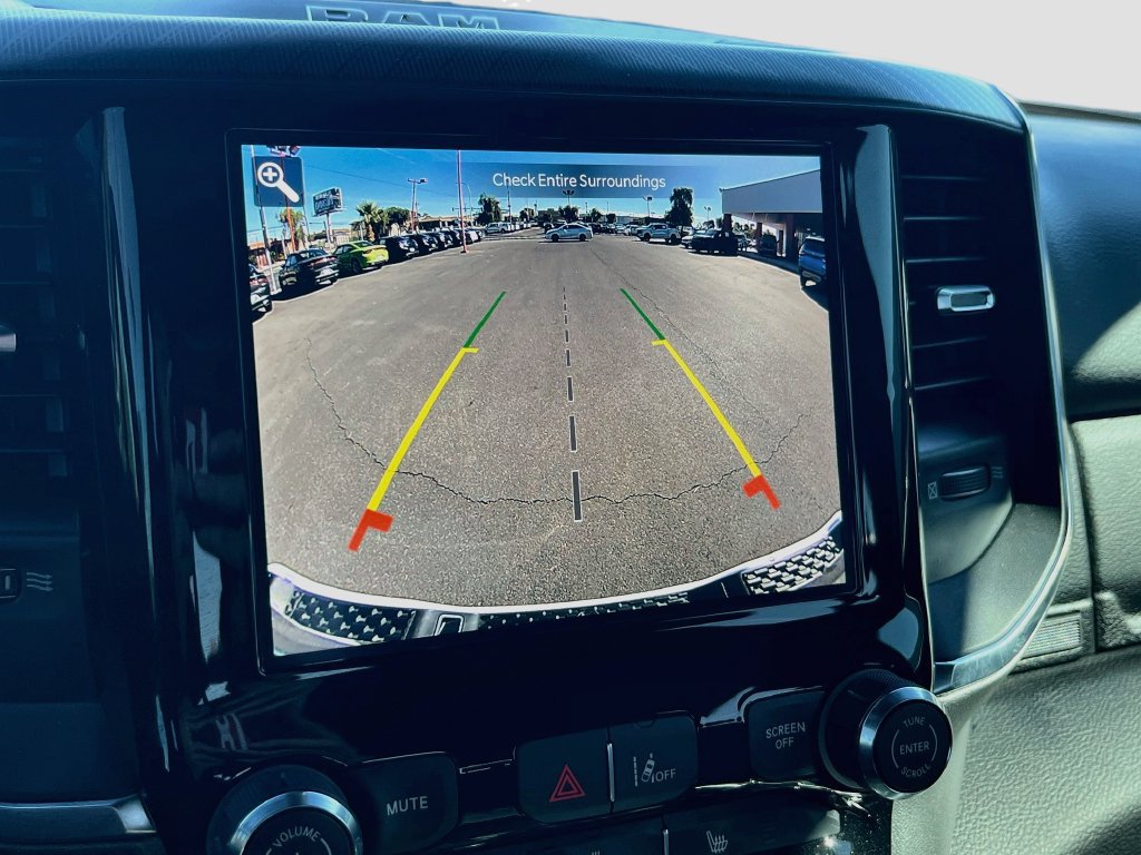 Used 2025 RAM 1500 4x4 Crew Cab image 13