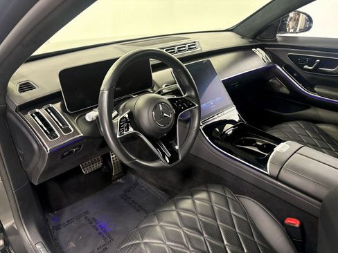Used 2022 Mercedes-Benz S 580 4MATIC Sedan w/ AMG Line Package image 9