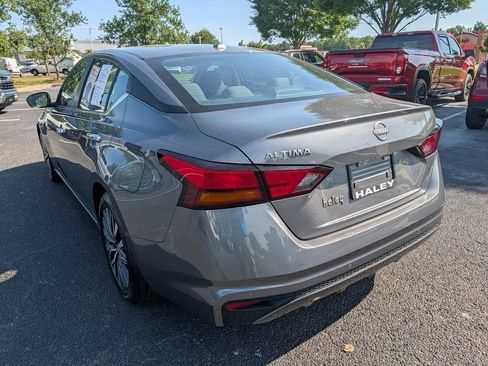 Used 2025 Nissan Altima 2.5 SV FWD image 6