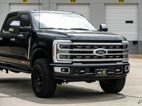 Used 2024 Ford F350 Platinum w/ Tremor Off-Road Package AWD/4WD image 26