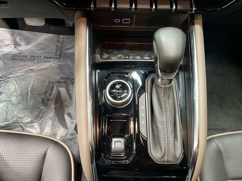 Used 2025 GMC Canyon Denali image 17