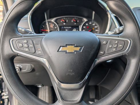 Used 2021 Chevrolet Equinox LT image 17