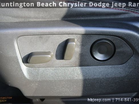 Used 2024 Chevrolet Suburban RST w/ Luxury Package image 32