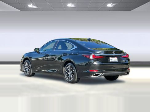 Used 2024 Lexus ES 350 image 3