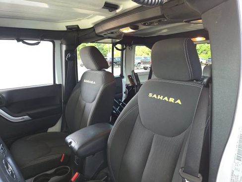 Used 2015 Jeep Wrangler Unlimited Sahara w/ Connectivity Group AWD/4WD image 26