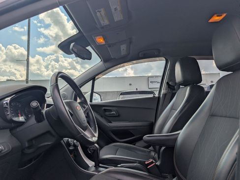 Used 2020 Chevrolet Trax LT w/ Driver Confidence Package AWD/4WD image 9