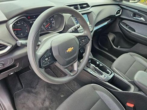 Used 2023 Chevrolet TrailBlazer LS FWD image 17