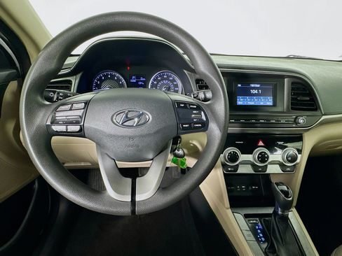 Used 2019 Hyundai Elantra SE FWD image 10