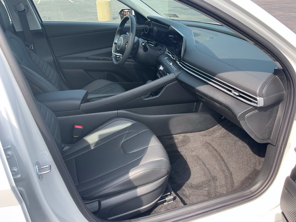 Certified 2026 Hyundai Elantra Limited FWD image 31