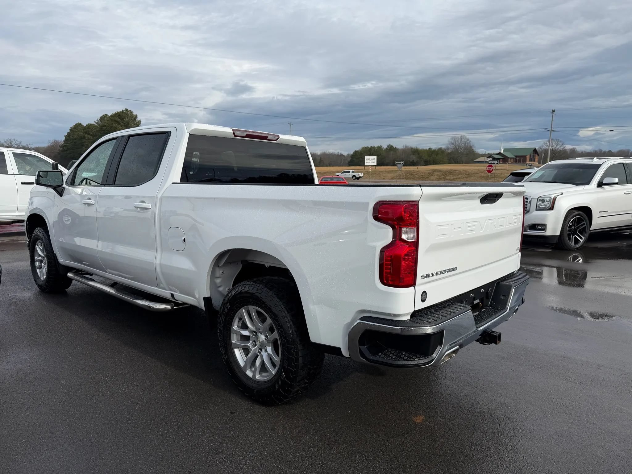 Used 2021 Chevrolet Silverado 1500 LT w/ Z71 Off-Road Package AWD/4WD image 4