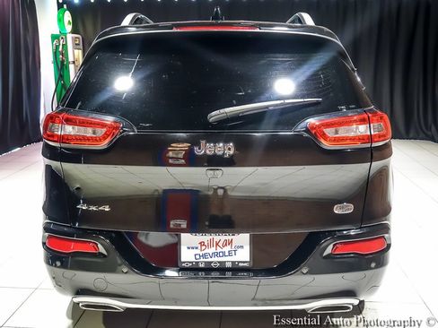 Used 2017 Jeep Cherokee Overland w/ Technology Group AWD/4WD image 7