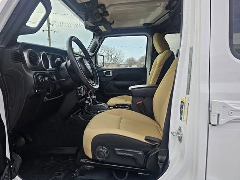 Used 2023 Jeep Wrangler Unlimited w/ Cold Weather Group image 4