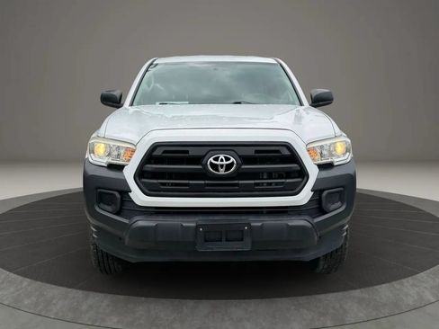 Used 2016 Toyota Tacoma SR RWD image 2