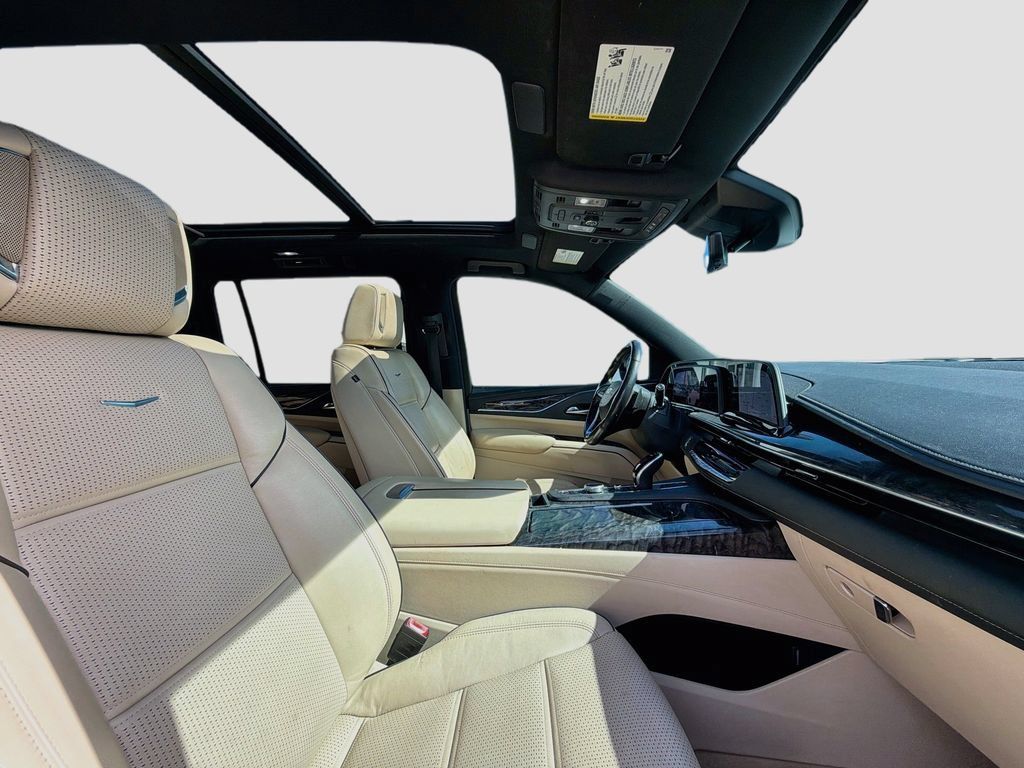 Used 2021 Cadillac Escalade ESV Premium Luxury w/ Driver Assist Tech Package AWD/4WD image 32