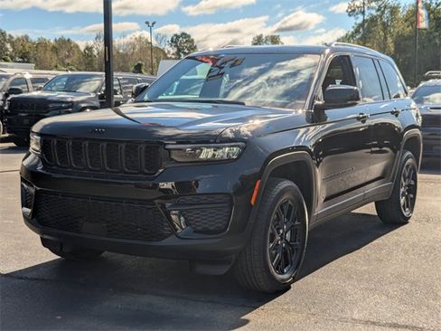 New 2025 Jeep Grand Cherokee Altitude image 4