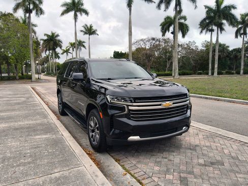 Used 2023 Chevrolet Suburban LT w/ Luxury Package image 1
