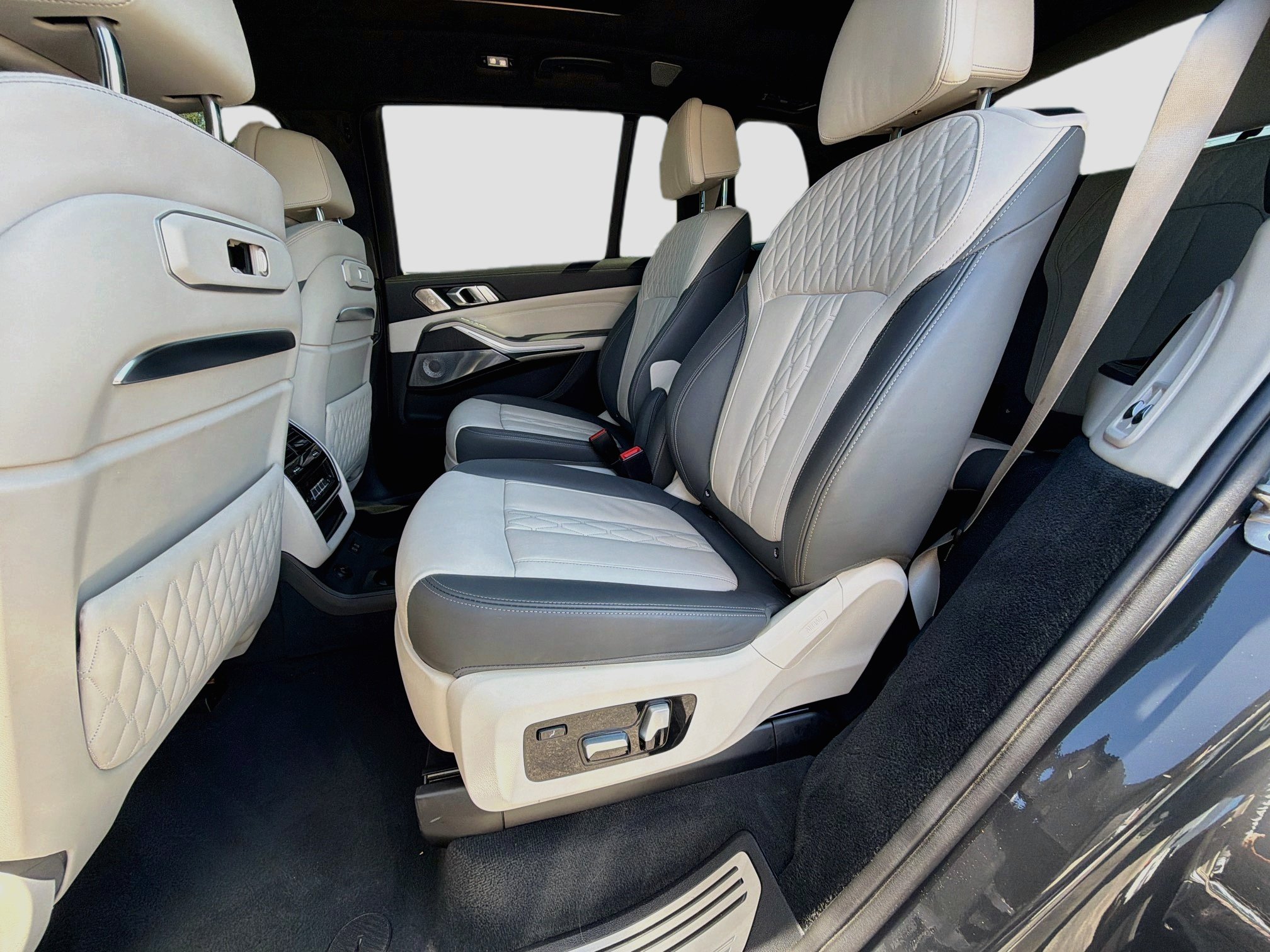 Used 2024 BMW ALPINA XB7 AWD/4WD image 23