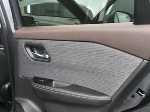 Used 2023 Nissan Rogue SV AWD/4WD image 15