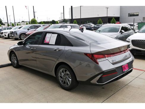 Certified 2024 Hyundai Elantra SEL FWD image 7
