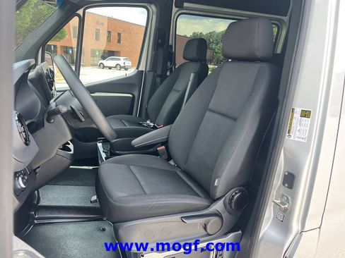 Used 2024 Mercedes-Benz Sprinter 2500 image 17