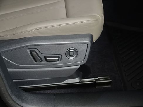 Certified 2025 Audi Q5 Premium w/ Convenience Package image 10